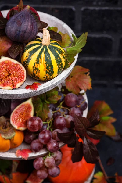 Composition d'Halloween avec des fruits d'automne — Photo