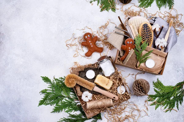 Sürdürülebilir hediyeli Noel bakımı paketi. — Stok fotoğraf