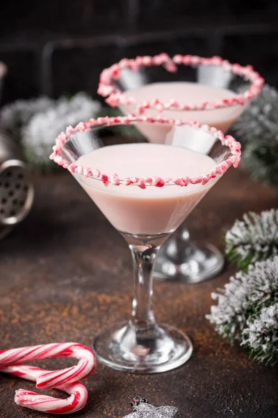 Roze pepermunt martini met suikerriet rand — Stockfoto