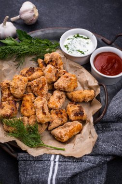 Soslu fırında tavuk nugget.