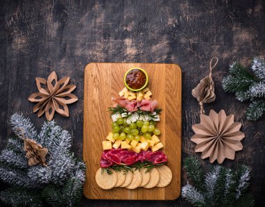 Noel ağacı şeklinde aperatifler..