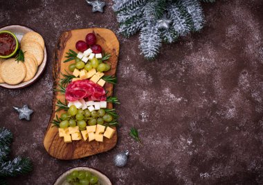 Noel ağacı şeklinde aperatifler..