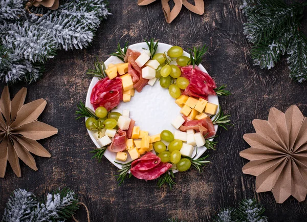 Aperitivos em forma de grinalda de Natal — Fotografia de Stock