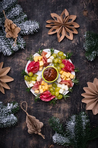 Aperitivos en forma de corona de Navidad — Foto de Stock