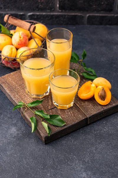 Apricot juice in glass. Healthy drink — Stock Photo, Image