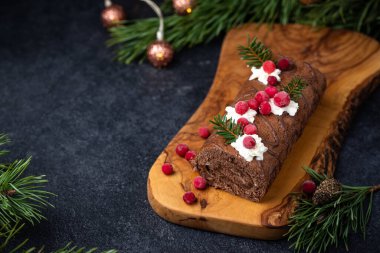 Kremalı Noel çikolatalı pasta