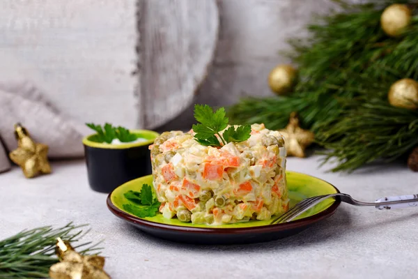 La ensalada tradicional de Año Nuevo rusa Olivier —  Fotos de Stock