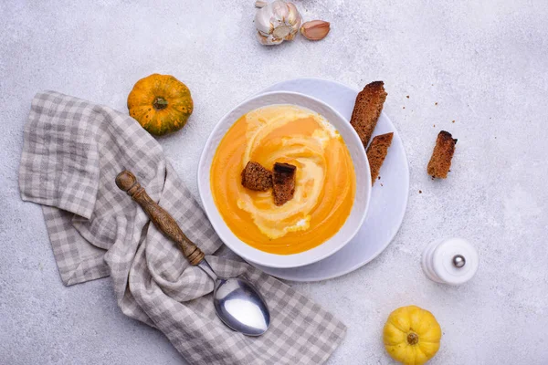 Sopa tradicional de crema de calabaza de otoño — Foto de Stock