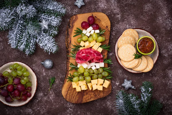 Placa de aperitivos en forma de árbol de Navidad. — Foto de Stock