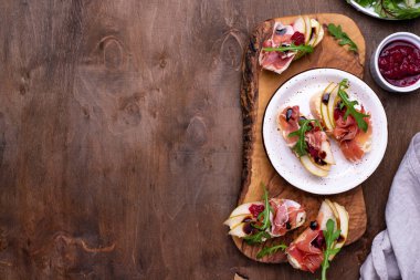 Armut ve jambonlu tost.