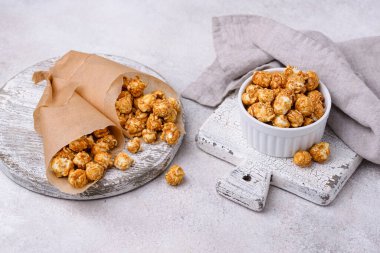 Tuzlu karamelli patlamış mısır.