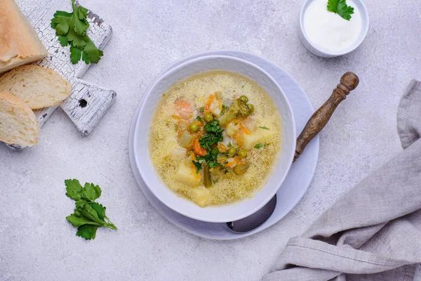 Sup sayuran dengan kentang dan kembang kol — Stok Foto
