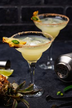 Ananas ve biberli Margarita.