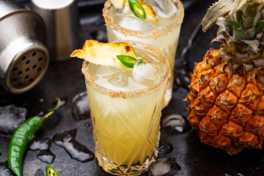 Ananas ve biberli Margarita.