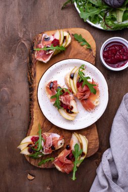 Armut ve jambonlu tost.