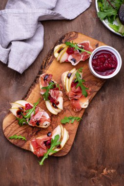 Armut ve jambonlu tost.