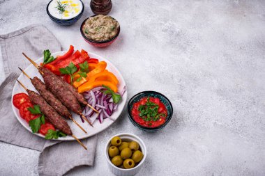 Lula kebabı, Geleneksel Türkçe veya Kafkas yemeği