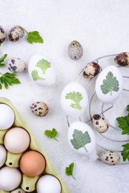 Paskalya yumurtalarının süsleme süreci