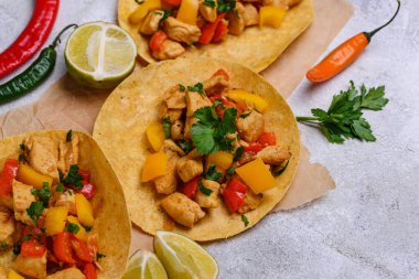 Geleneksel Meksika tacoları.