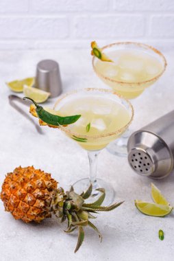 Ananas ve biberli Margarita.