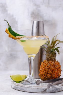 Ananas ve biberli Margarita.