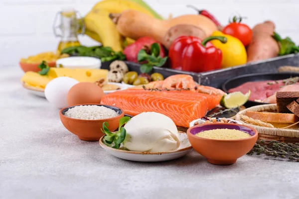 Dieta mediterrânea. Alimentos saudáveis e equilibrados — Fotografia de Stock