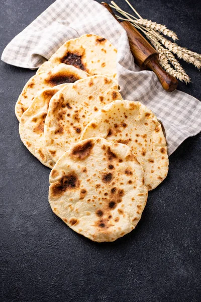 Pita ekmeği, geleneksel Yahudi yemeği.