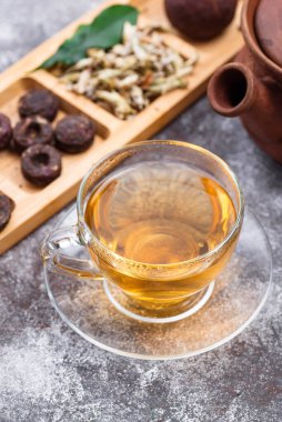 Farklı basılmış Çin pu-erh çayı.