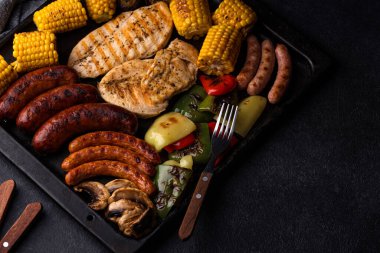 Izgara sosis, et ve sebze..