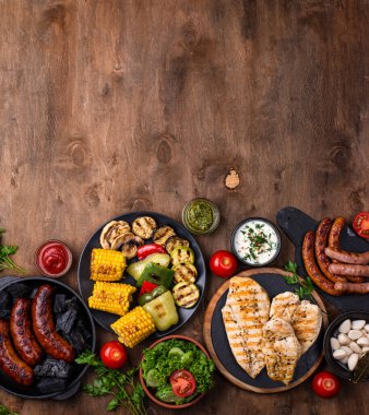 Izgara sosis, et ve sebze..