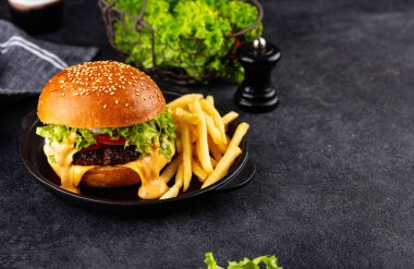 Biftek ve sebzeli çizburger.