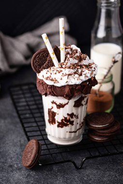 Kremalı tatlı milkshake.