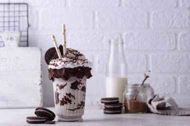 Kremalı tatlı milkshake.