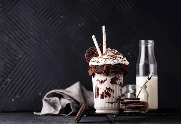 Zoete milkshake met slagroom — Stockfoto