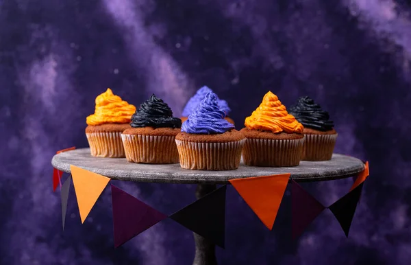Halloween cupcakes with color cream — Stock fotografie