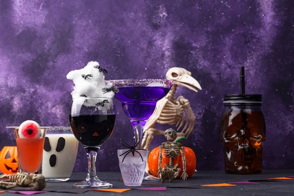 Zestaw różnych napojów Halloween — Zdjęcie stockowe