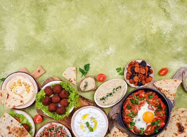 Comida tradicional judía, israelí y de Oriente Medio — Foto de Stock