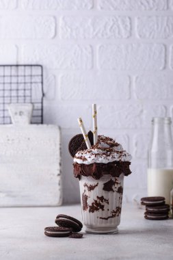 Kremalı tatlı milkshake.