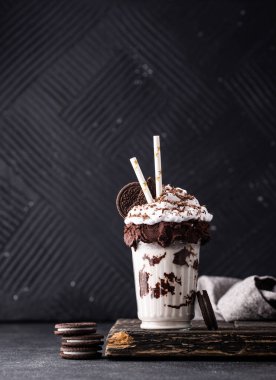 Kremalı tatlı milkshake.