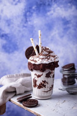 Kremalı tatlı milkshake.