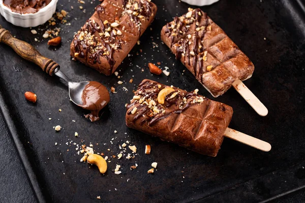 Helado de chocolate paleta con nuez —  Fotos de Stock