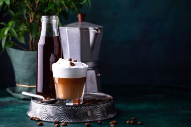 Soğuk köpüklü soğuk kahve..