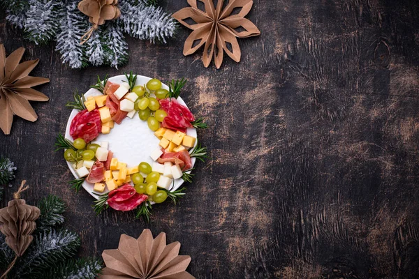 Aperitivos en forma de corona de Navidad — Foto de Stock