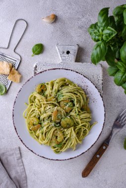 Ispanaklı İtalyan makarnası.