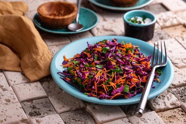 Salada Vegan de repolho vermelho — Fotografia de Stock