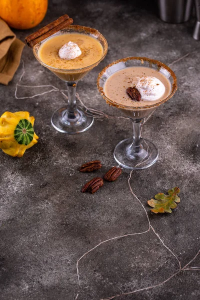 Cocktail cremoso com abóbora e nozes — Fotografia de Stock