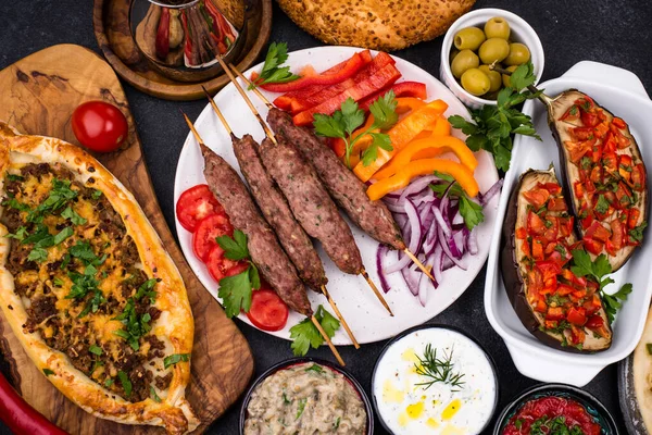Traditionelle türkische oder nahöstliche Gerichte — Stockfoto