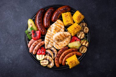 Izgara sosis, et ve sebze..