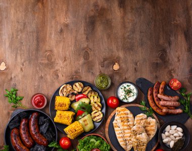 Izgara sosis, et ve sebze..