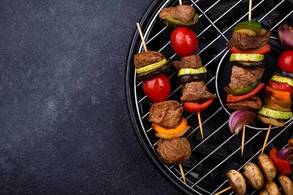 고기, 버섯, 야채와 함께 구운 케밥 — 스톡 사진
